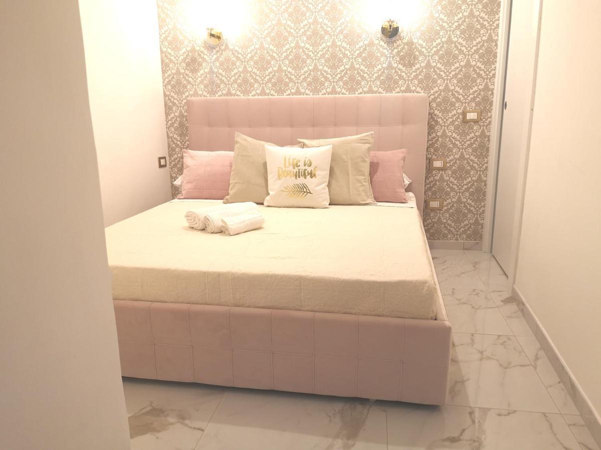 Bed and Breakfast Domus Leone Tre Neapel Exterior foto